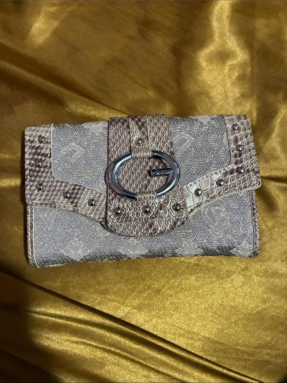 Neutral Beige Patterned Women’s Clutch Wallet with Textured Accent